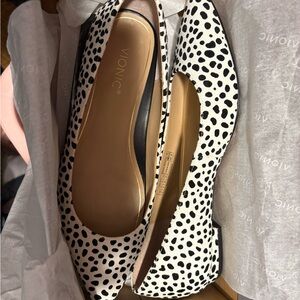 Vionic Women's Spotted Black and White Loafers